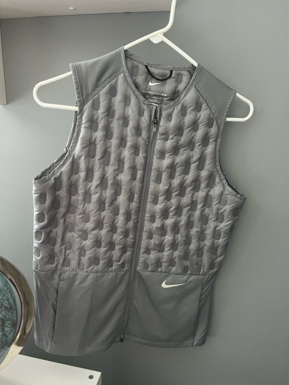 Nike Grey Quilted Lightweight Sleeveless Vest - Picture 4 of 4
